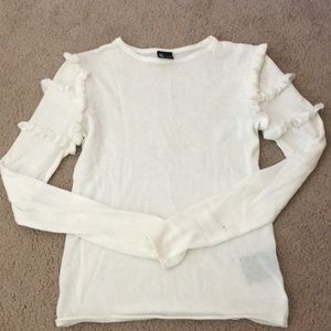 Light-knit sweater with ruffles sleeves NEVER WORN
